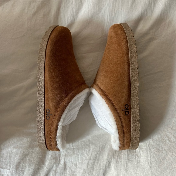 Alo Recovery Slippers - Picture 5 of 6